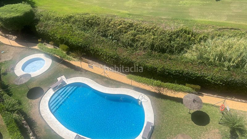 Foto bf10fec3-a469-44c2-bc4f-39f08bc71879. Rent penthouse with parking pool in Guadalmina Alta Marbella