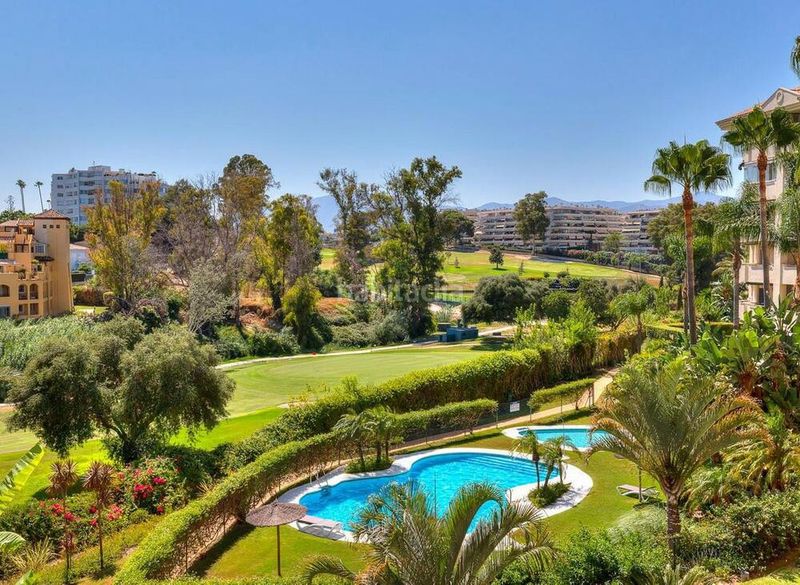 Foto c6d1d0ad-ebbd-4edc-a295-42793f920b95. Rent penthouse with parking pool in Guadalmina Alta Marbella