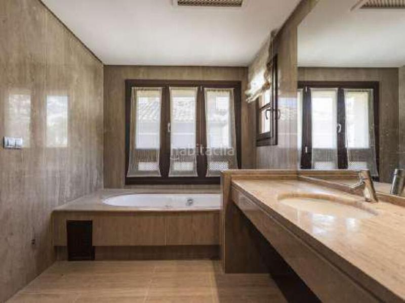 Foto 5955a5a4-04a4-4e00-b2d9-c372bd62be1d. Location maison avec parking piscine dans Nagüeles Alto Marbella