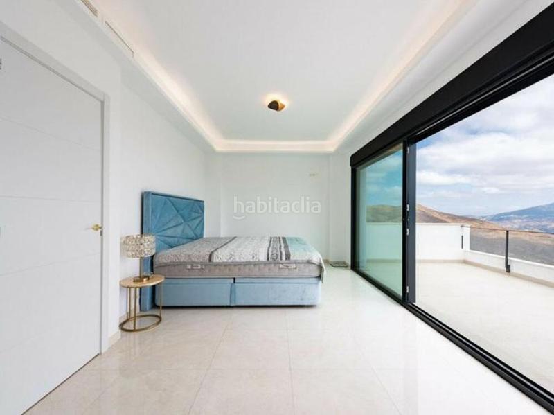 Foto 629b1572-7f81-41e1-9eab-d2fd9c5da1a9. Casa adossada amb calefacció aparcament piscina a Marbella