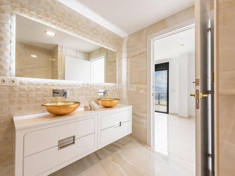 Foto 97c02ebb-a8f4-4301-8224-3e38030c4de8. Casa adossada amb calefacció aparcament piscina a Marbella