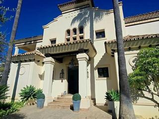 Lloguer Casa a La Quinta. Elegante villa andaluza de 4 dormitorios en alquiler a largo pla