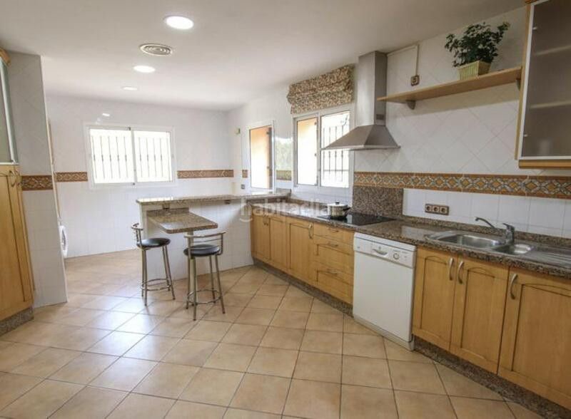 Foto 412c77d2-4372-4a95-afe5-1fb009f56216. Lloguer casa amb calefacció aparcament piscina a Marbella