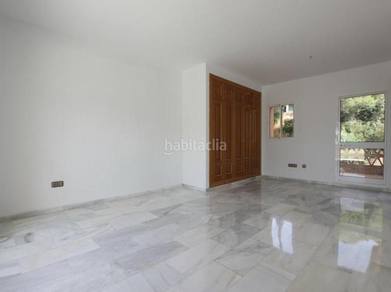Foto be3e13c5-5a1c-42ba-8c03-c4a586f8b8bc. Lloguer casa amb calefacció aparcament piscina a Marbella