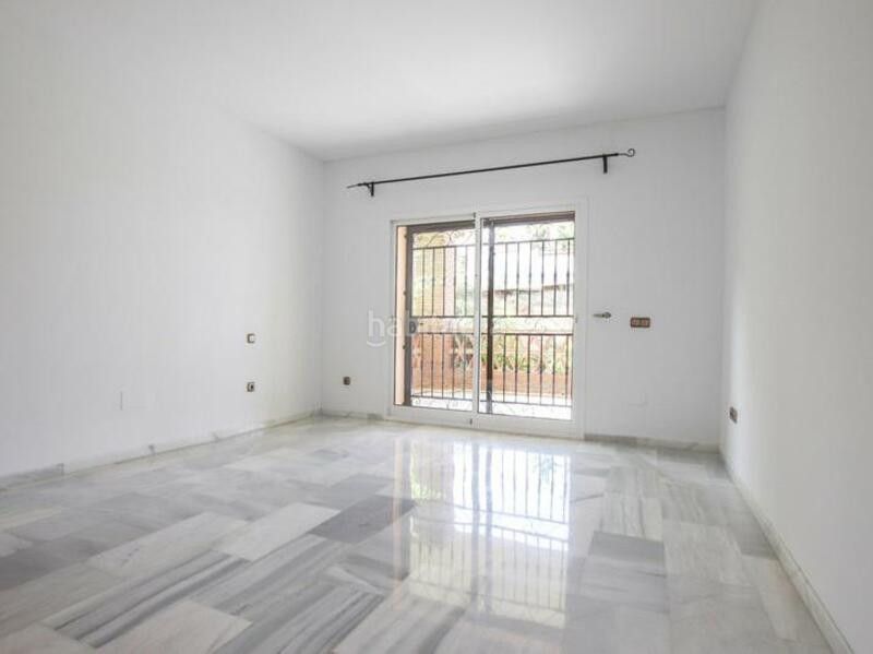 Foto cfb3544b-9ef2-406c-b05b-d640036ea299. Lloguer casa amb calefacció aparcament piscina a Marbella