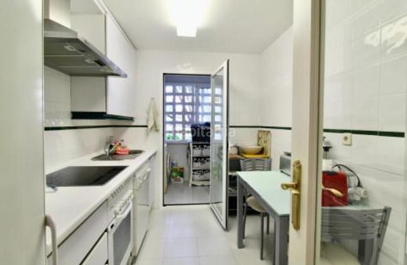 Foto abbd784b-c7ea-4610-adc4-013bd77a06b0. Apartament amb aparcament piscina a La Dama de Noche - La Alzambra Marbella