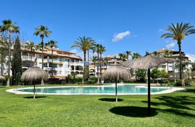 Foto c48c551f-01e1-4314-8097-3a2e57a5781e. Apartament amb aparcament piscina a La Dama de Noche - La Alzambra Marbella
