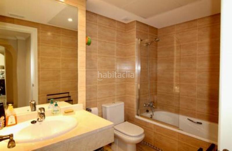 Foto 3573be21-7417-44a9-a12e-2feb89c3df3f. Lloguer apartament amb aparcament piscina a La Dama de Noche - La Alzambra Marbella