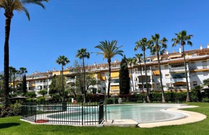 Foto 0e6b5a87-634e-4078-8849-f68a27e33b68. Rent apartment with parking pool in La Dama de Noche - La Alzambra Marbella