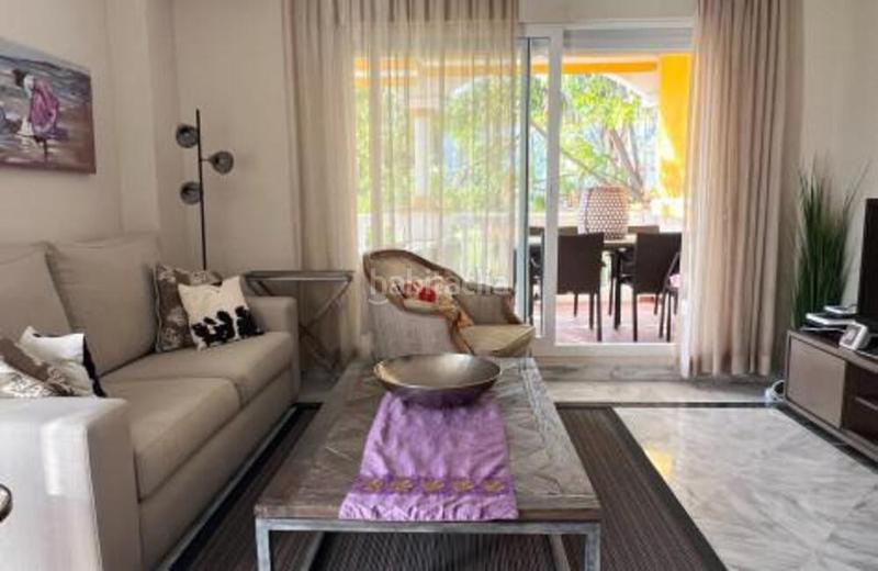 Foto 3298dcff-615a-4b12-9542-d06095271ad1. Miete appartement mit parking pool in La Dama de Noche - La Alzambra Marbella