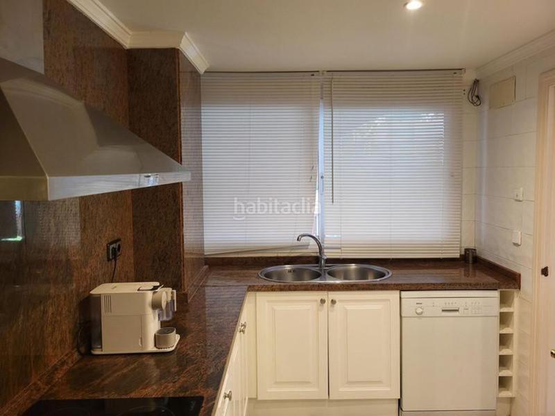 Foto 93ee7856-2b48-40e1-896f-d287a56cfe35. Appartement mit parking pool in Los Naranjos Marbella