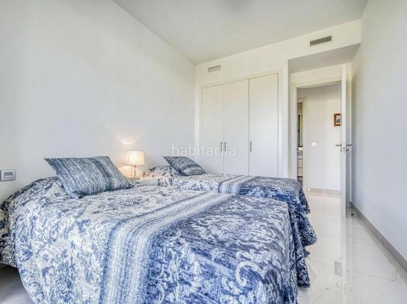 Foto 18261d25-8efb-42c5-b267-0cedb9fe6f1b. Apartament amb aparcament piscina a Bel - Air Estepona