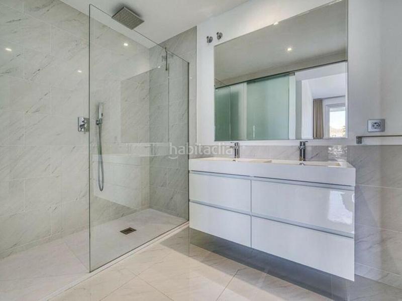 Foto 9c7689d5-51ee-49d9-bb33-0a96a7049f75. Apartament amb aparcament piscina a Bel - Air Estepona