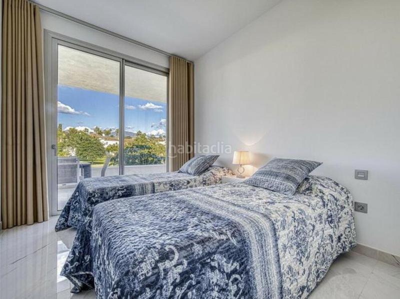 Foto 9f430537-a9ed-4f6e-a4e3-b40bdb6c1f8a. Apartament amb aparcament piscina a Bel - Air Estepona
