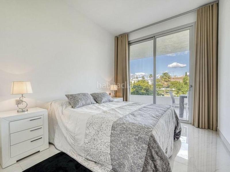 Foto bc9c12e4-9b2b-4fb7-85eb-af4429e76567. Apartament amb aparcament piscina a Bel - Air Estepona