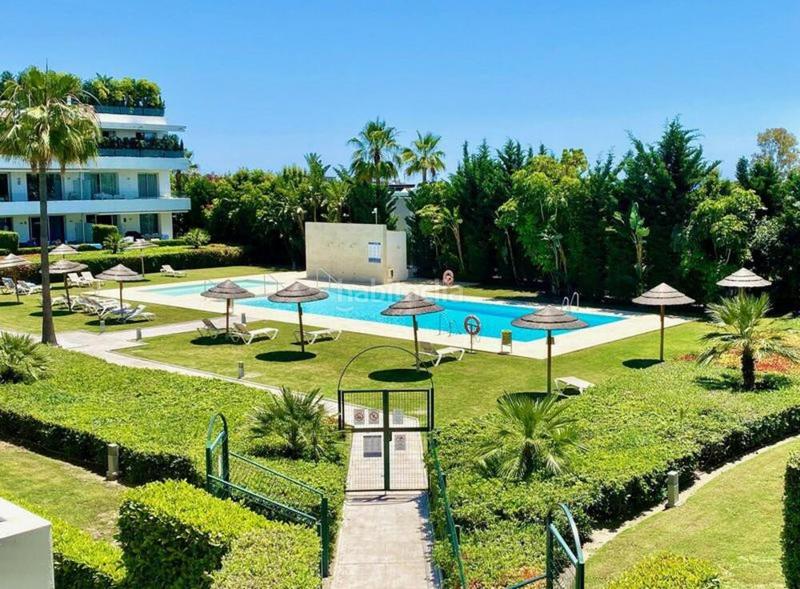 Foto c83ab0de-f014-4510-9590-3181f8370e03. Apartament amb aparcament piscina a Bel - Air Estepona