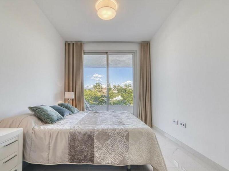 Foto d62d8bc2-4df3-4cb0-ac48-02377c815a00. Apartament amb aparcament piscina a Bel - Air Estepona