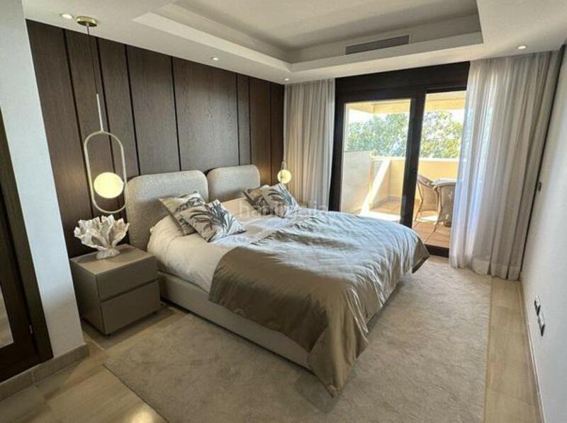 Foto 9bf30118-c36d-47d9-b622-d22e51831e77. Lloguer apartament amb aparcament piscina a Zona de Punta Plata Estepona