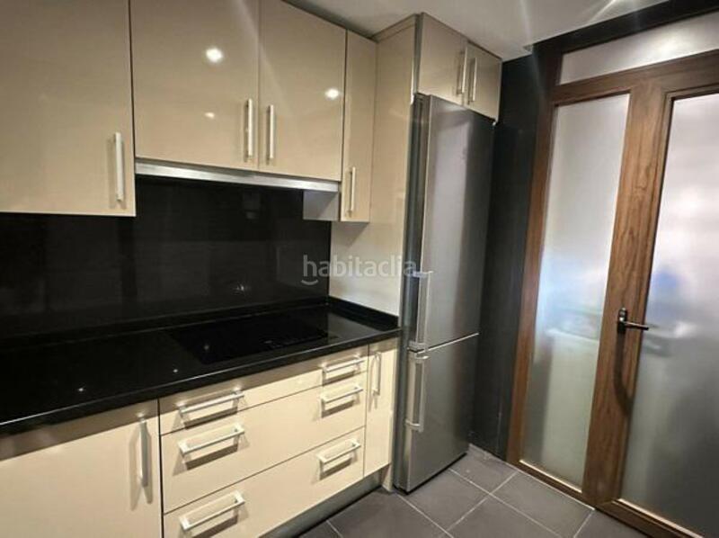 Foto 463c76c0-5280-40ff-a6d3-18c7c04f3c98. Location appartement avec parking piscine dans Zona de Punta Plata Estepona