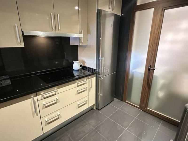 Foto 831cb874-e467-44ea-a7c7-a7adfaa97d60. Rent apartment with parking pool in Zona de Punta Plata Estepona