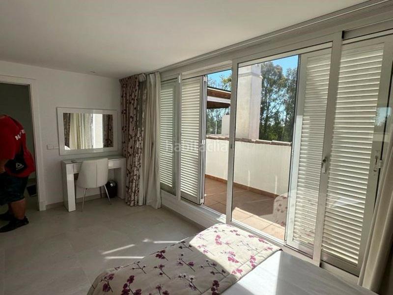 Foto 20c9bcee-87d1-4682-b783-fd5b672c1774. Attico con parcheggio piscina in Nueva Andalucía centro Marbella