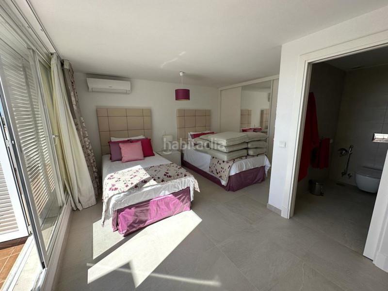 Foto 2474fa8c-80ed-482a-8f85-9a49e6a04c12. Attico con parcheggio piscina in Nueva Andalucía centro Marbella