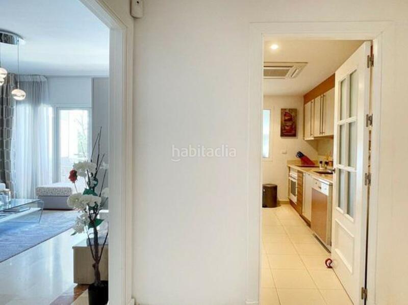 Foto 2624dbd8-765b-4d50-abec-b0ef44873fb0. Attico con parcheggio piscina in Nueva Andalucía centro Marbella