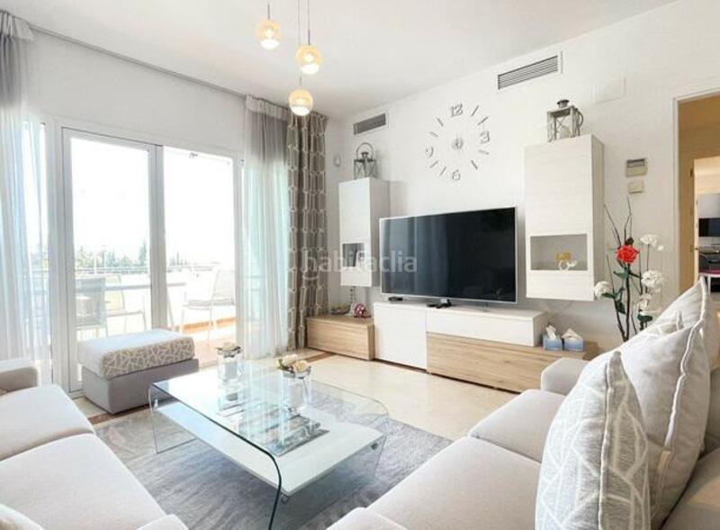 Foto 3f7cc6c5-7b93-4ff7-b6b4-b58b197764a9. Attico con parcheggio piscina in Nueva Andalucía centro Marbella