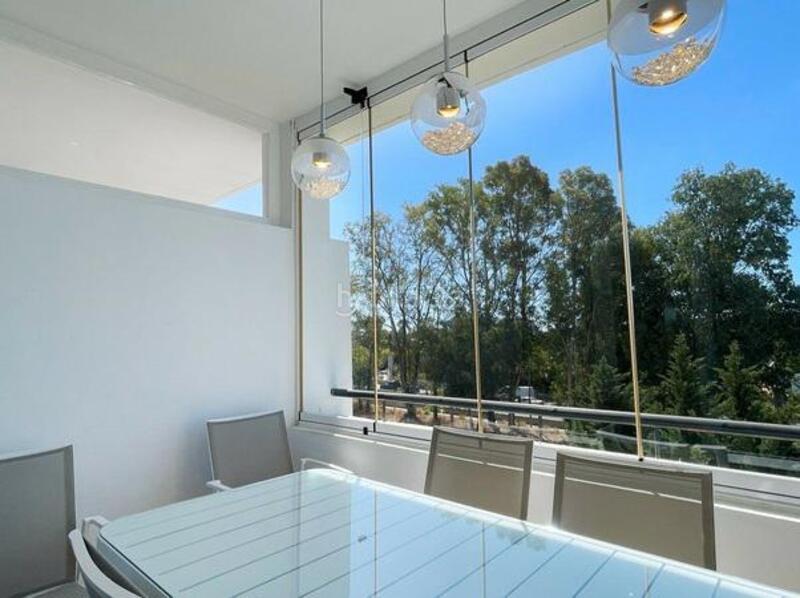 Foto 4f957290-b533-45e8-bd13-054799119cbd. Attico con parcheggio piscina in Nueva Andalucía centro Marbella