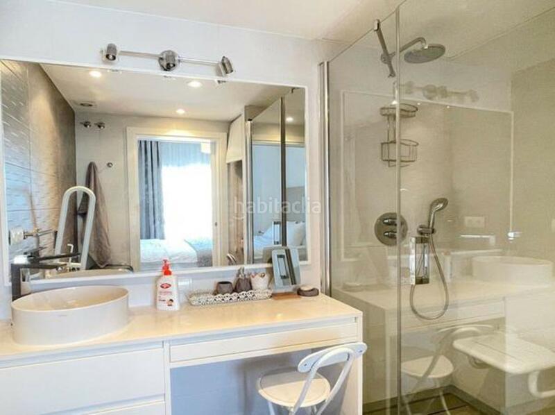 Foto 6bcf6eb1-f754-484e-976d-bb5d0cbcf717. Attico con parcheggio piscina in Nueva Andalucía centro Marbella