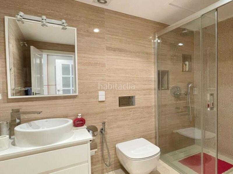 Foto 70c701c3-5aca-4282-9e0c-09a43bd8eb2f. Attico con parcheggio piscina in Nueva Andalucía centro Marbella