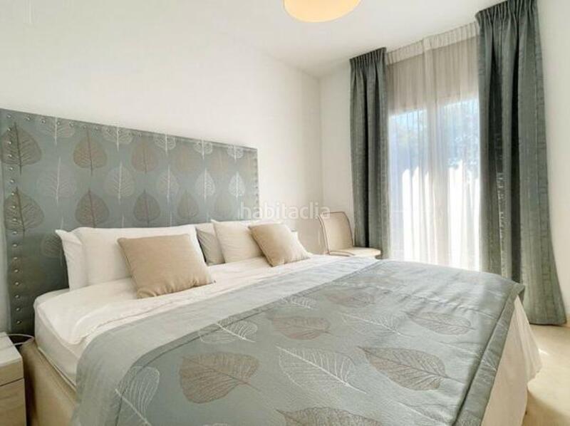 Foto 80a76bfb-2356-4d3f-b4d2-18290eed7161. Attico con parcheggio piscina in Nueva Andalucía centro Marbella