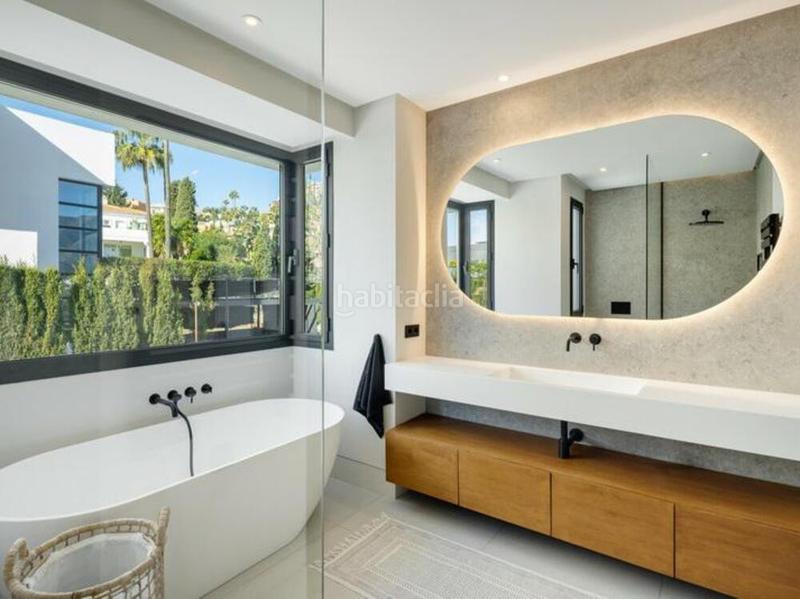 Foto 06678b94-da4a-4307-b5cf-c67b9c049b44. Casa amb aparcament piscina a Los Naranjos Marbella