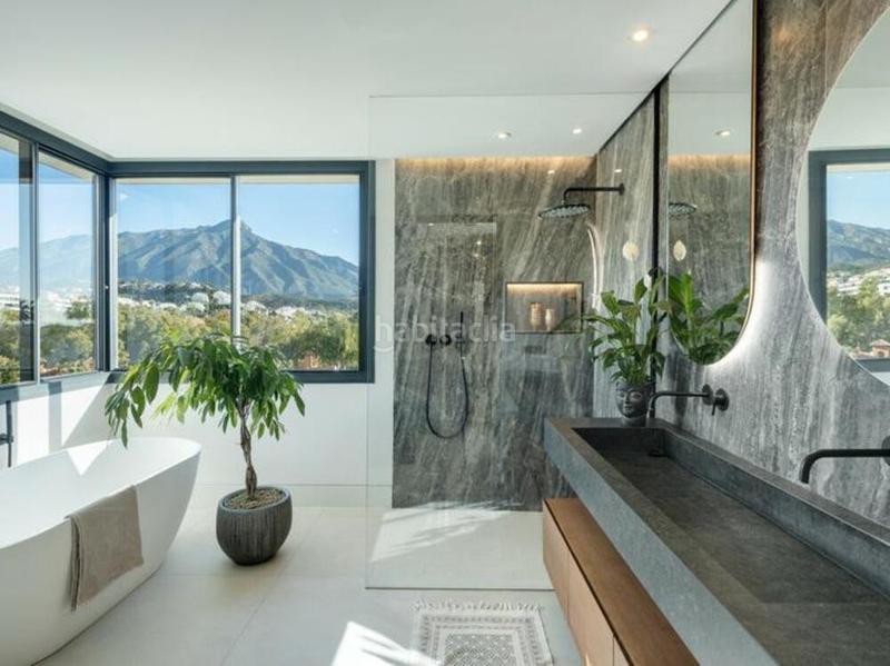 Foto 072b83de-f7ec-4cf1-b805-a55ded89f6c2. Casa amb aparcament piscina a Los Naranjos Marbella