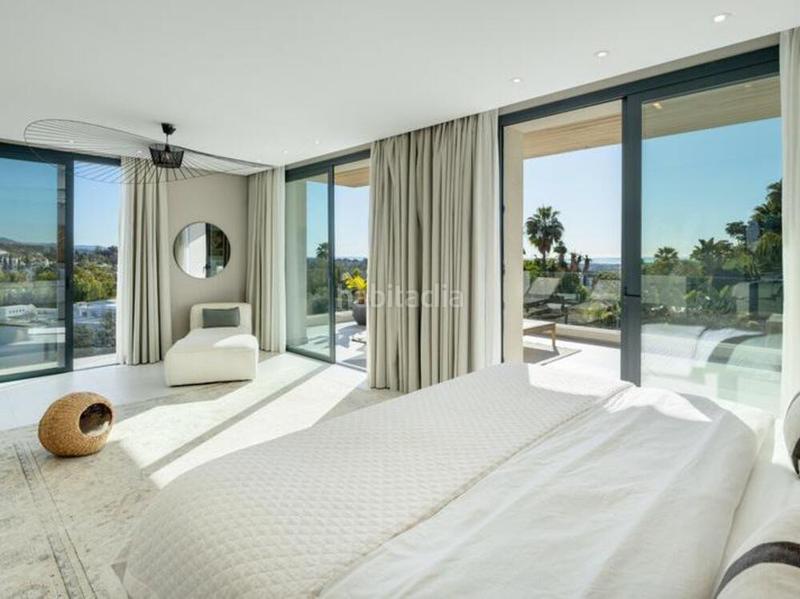 Foto 3436edb3-1adf-45ca-937f-f1ef66b0a0d3. Casa amb aparcament piscina a Los Naranjos Marbella