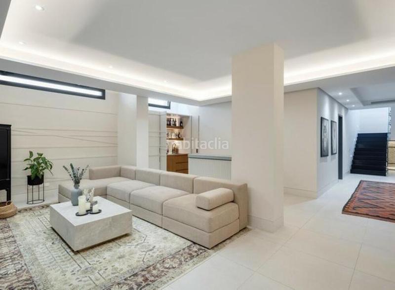 Foto 7e62337a-4c9d-4e2e-b0cd-53bede4d0490. Casa amb aparcament piscina a Los Naranjos Marbella