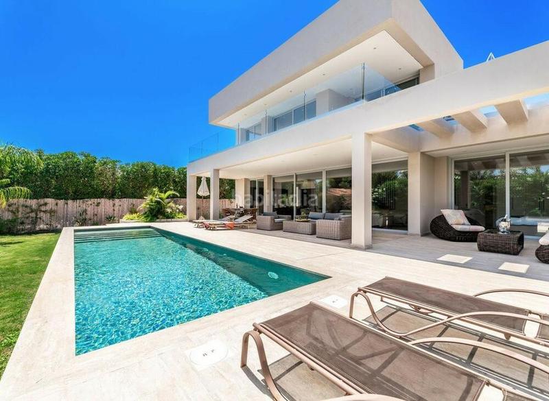 Foto d3d0dcb7-cb44-41b2-ba53-a70bad782a74. Casa amb aparcament piscina a San Pedro de Alcántara Pueblo Marbella