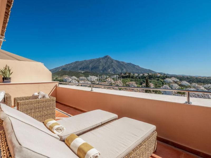 Foto 1c96ac2b-cf0f-4549-beb5-ef8a13827722. Rent penthouse with parking pool in Los Naranjos Marbella
