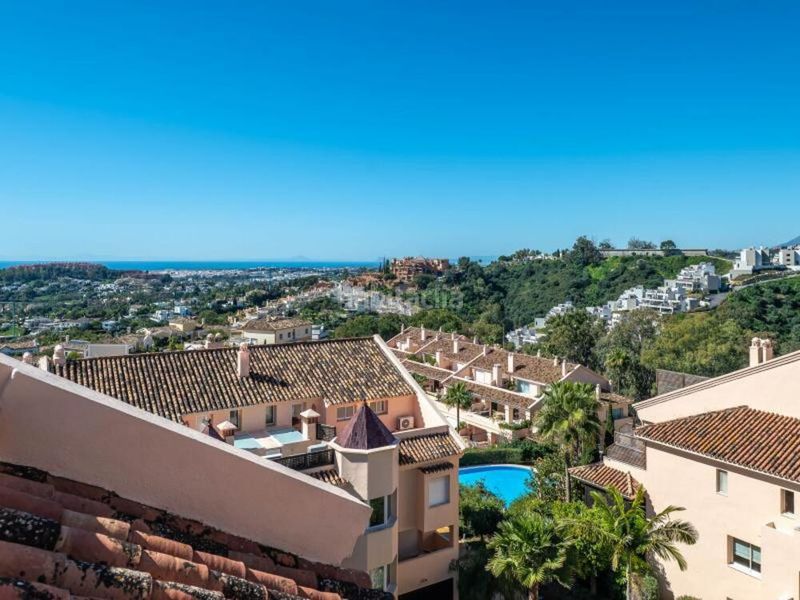 Foto 6c325394-13b2-4129-9e1b-0f808e6fbffb. Rent penthouse with parking pool in Los Naranjos Marbella