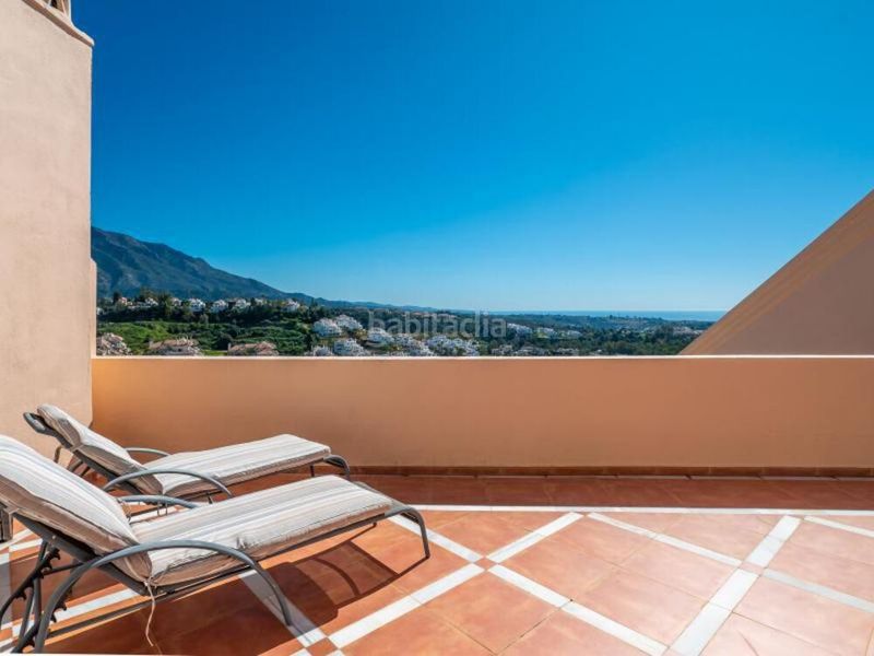 Foto 785aec2e-447e-40f0-8521-82e1a2d42045. Rent penthouse with parking pool in Los Naranjos Marbella