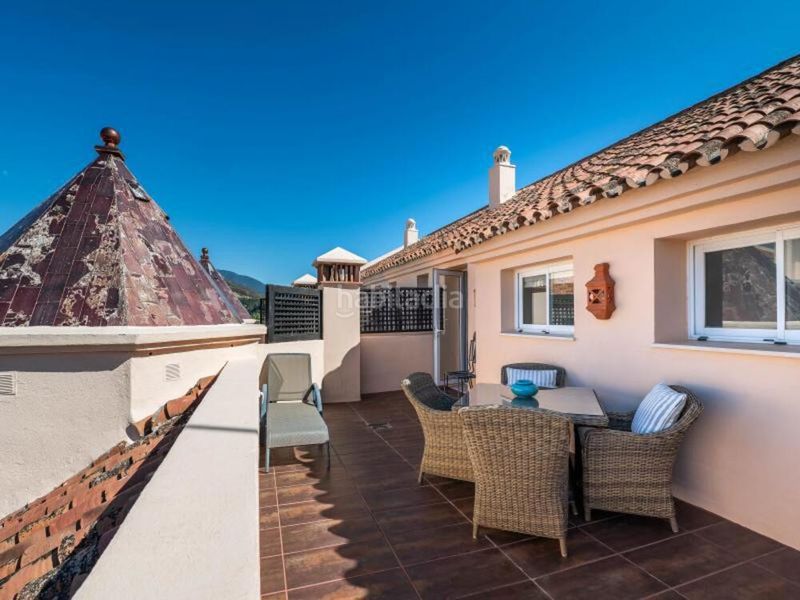 Foto 9c380bbd-598b-4b56-a0d0-cf01f8ec6ceb. Rent penthouse with parking pool in Los Naranjos Marbella