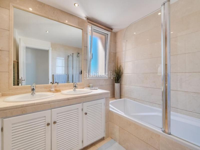Foto c4f5489e-b1e3-4520-b4a6-ee280e3cb16e. Rent penthouse with parking pool in Los Naranjos Marbella