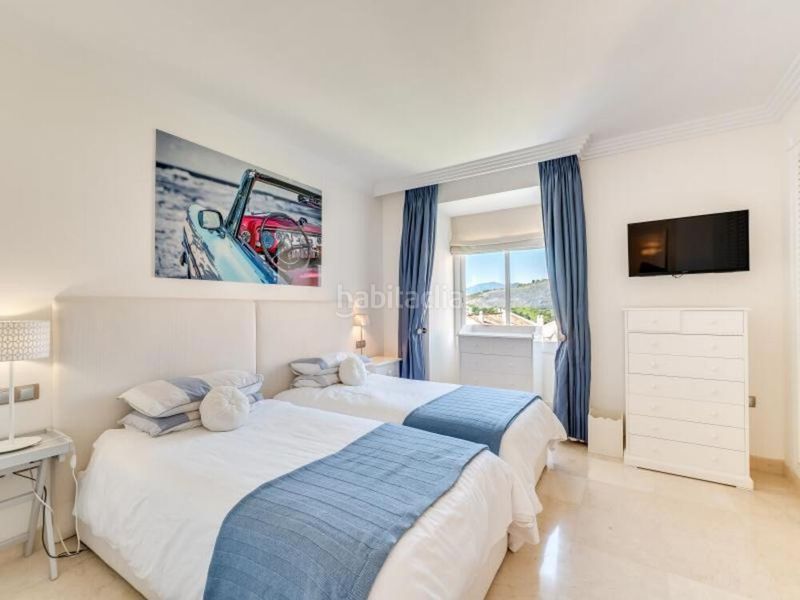 Foto cd89f218-23f9-459c-b94f-1209024db1e0. Rent penthouse with parking pool in Los Naranjos Marbella
