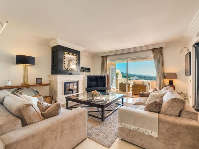 Foto e36d18c2-9eae-45f7-bfc2-9fddba3d7633. Rent penthouse with parking pool in Los Naranjos Marbella