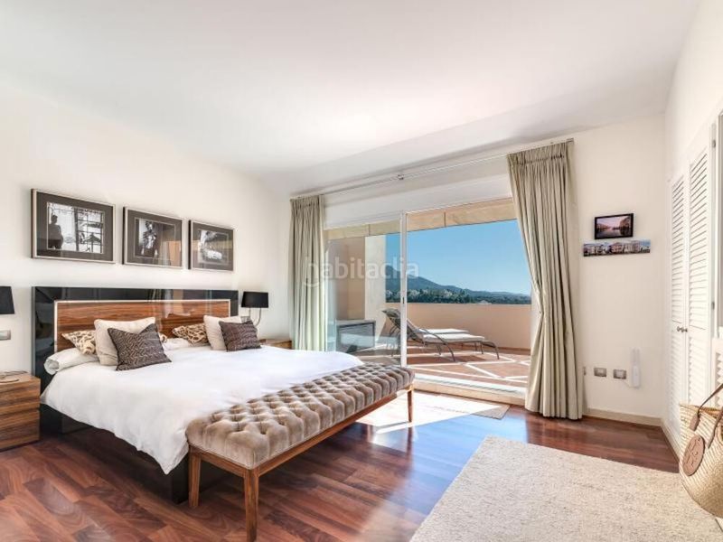 Foto eaea7f48-1de1-43cf-a211-26cc2e637d9d. Rent penthouse with parking pool in Los Naranjos Marbella
