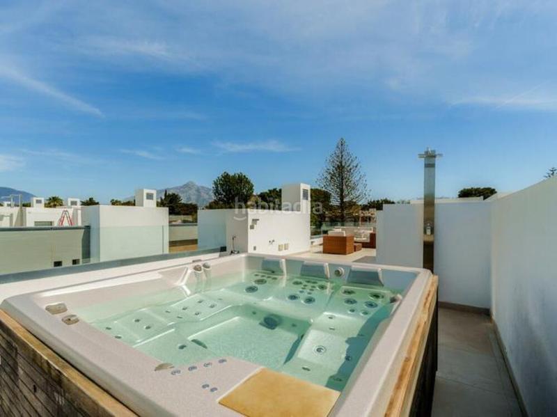 Foto 24133137-3f9e-4893-a057-1380136d60f0. Maison jumelée avec parking piscine dans Puerto Banús Marbella