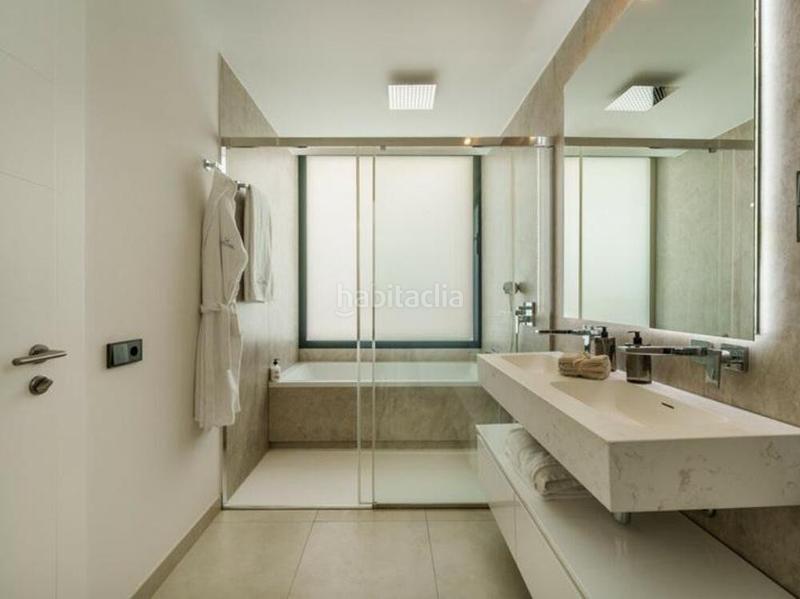 Foto 4b799989-9a7a-4dbf-929c-9300d0517907. Maison jumelée avec parking piscine dans Puerto Banús Marbella