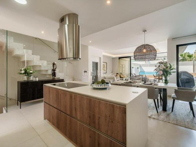 Foto 9d405d04-6a21-4170-890e-2fc932c7c676. Maison jumelée avec parking piscine dans Puerto Banús Marbella