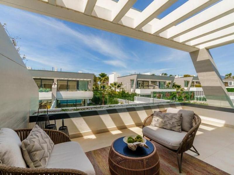 Foto a16e9922-605e-45fd-9b5a-349ce0a76a99. Maison jumelée avec parking piscine dans Puerto Banús Marbella