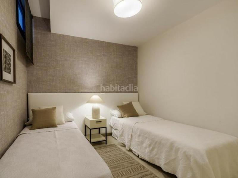 Foto d3d1d996-221f-434c-8263-bab193513354. Maison jumelée avec parking piscine dans Puerto Banús Marbella